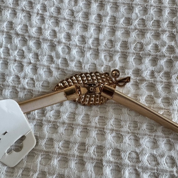 NWOT Gold Leaf with Pearl Stretchy Belt - Picture 5 of 6